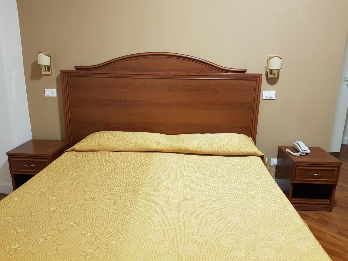 Hotel Villa Aricia อาริชชา ภายนอก รูปภาพ