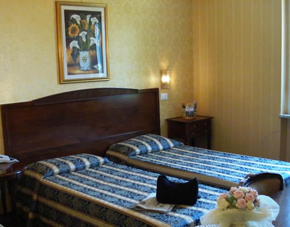 Hotel Villa Aricia อาริชชา ภายนอก รูปภาพ